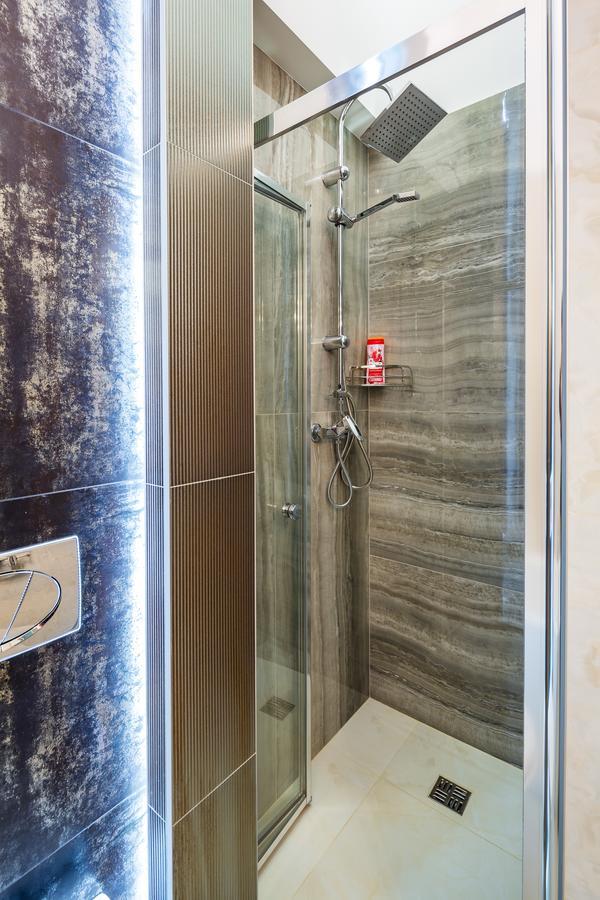 Leogrand Deluxe Apartments On Doroshenka 17 Lviv Kültér fotó